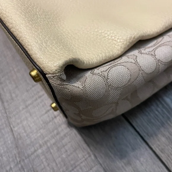 Coach Cream and Tan Hobo shoulder Bag - Picture 3 of 12